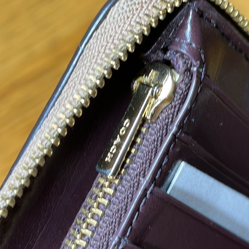 *HTF* COACH Gold Star Glitter Phone Wallet - Picture 11 of 17